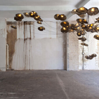 Exceptional Bocci 73 sculptural cable suspension lamp with golden-brown translucent blown glass and braided metal coaxial cable