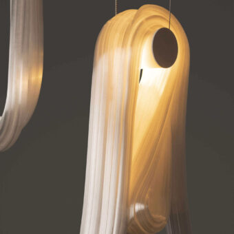Distinguished Bocci 87 Random suspension lamp with folded glass in warm light beige and pearlescent microfilaments