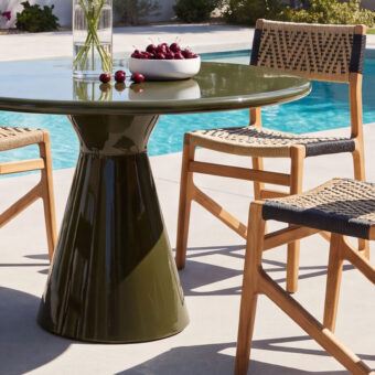 Dovetail Avenleigh Outdoor Table