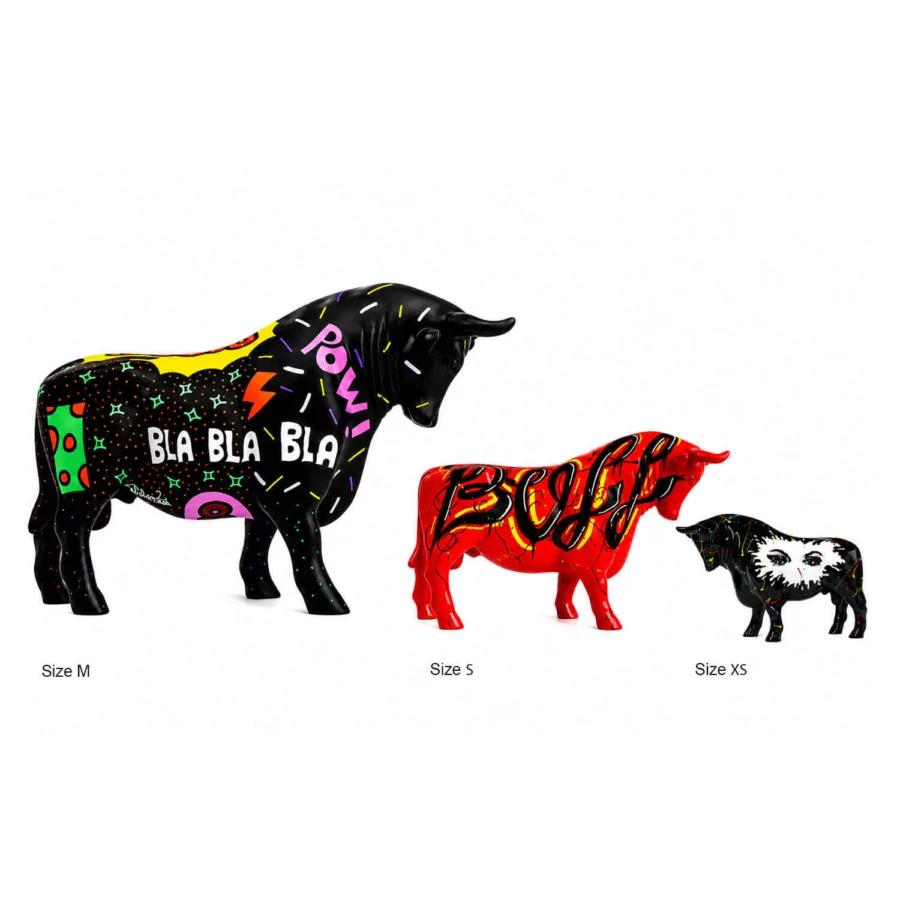 Sculpture by Juliarte in stone powder and fiberglass with a glossy lacquered finish, black base plus graphic comic motifs