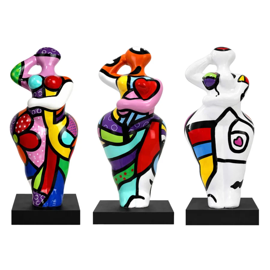 Sculpture by Juliarte in multicolored stone powder and fiberglass with a reflective high gloss finish on matte black base