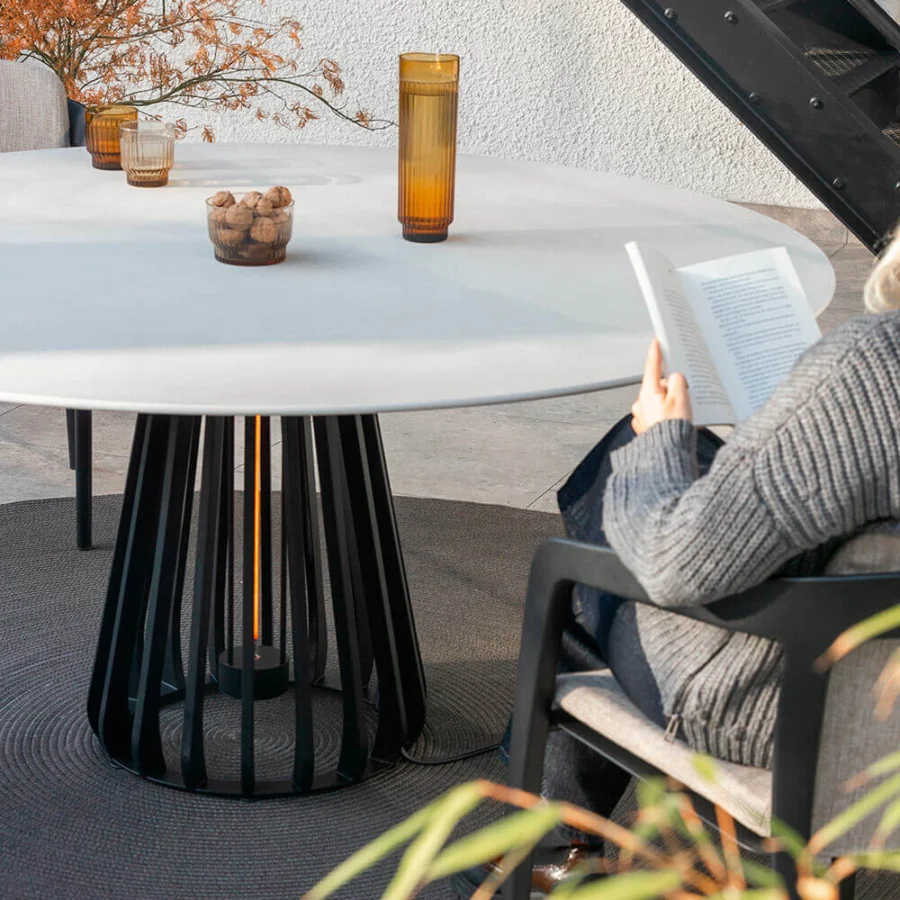 Superior Royal Botania Furniz table with a wide white tabletop and matte black metal slat cylindrical base