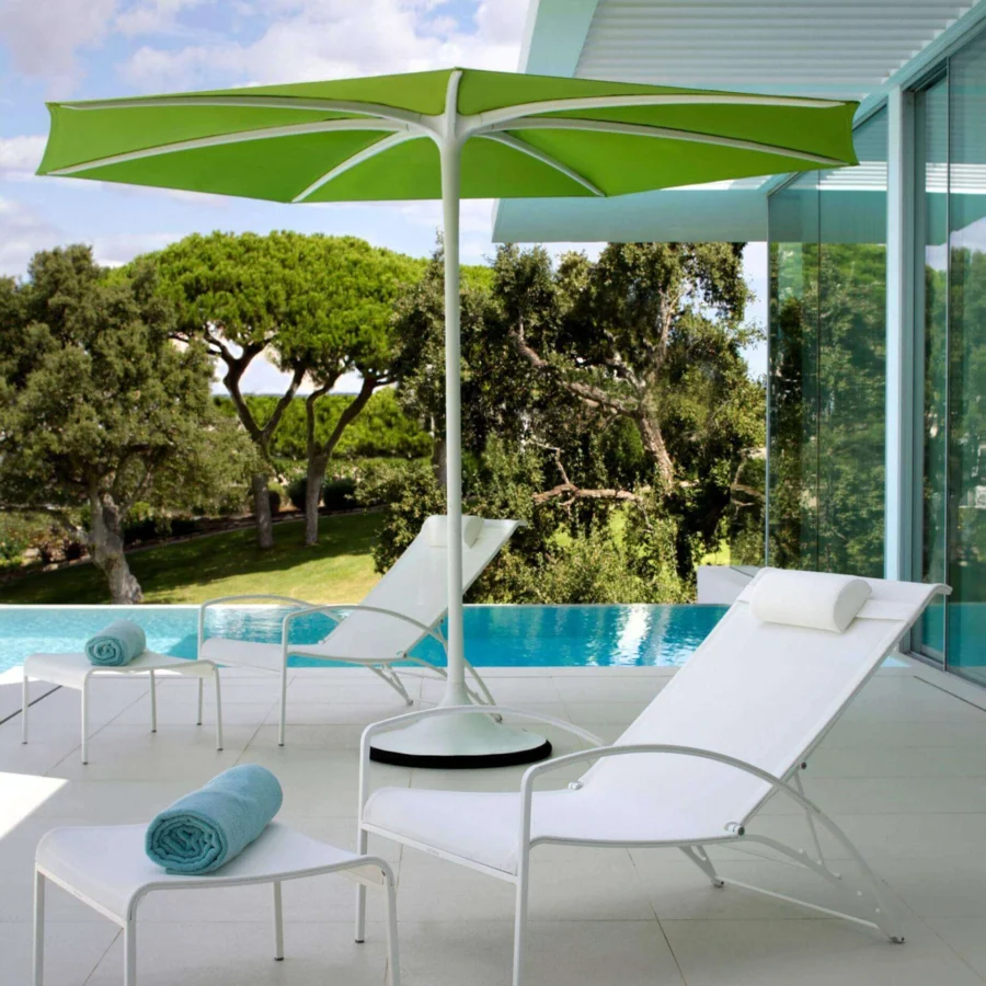 Distinguished Royal Botania Palma umbrella, a strutless shade crafted with white powder-coated aluminum and vibrant green woven acrylic fiber