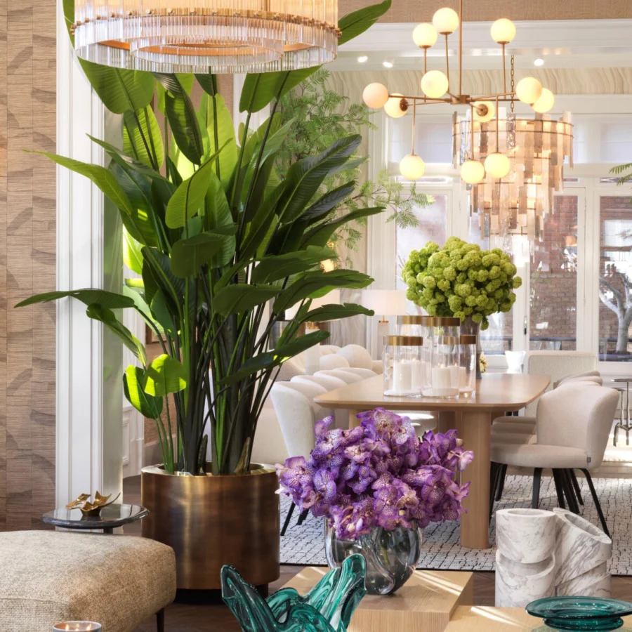 Planter by Eichholtz in metal with a cylindrical silhouette, featuring a polished and brushed warm brass bronze finish